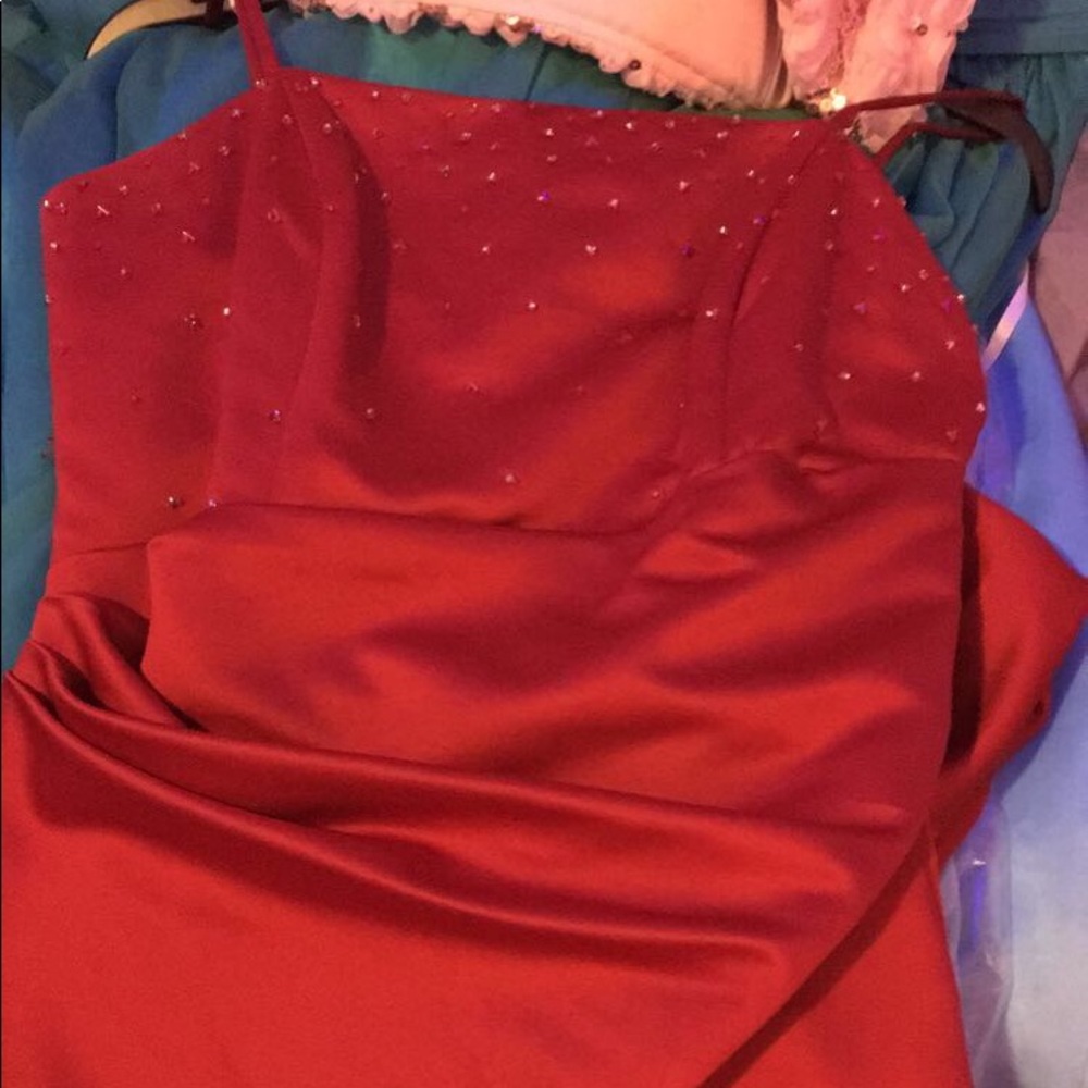 Red long body fitting prom dress